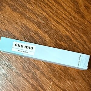 Miu Miu fleur de lait